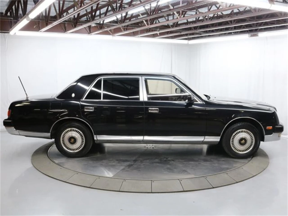 1997 Toyota Century 1st Gen - Image 8 of 31