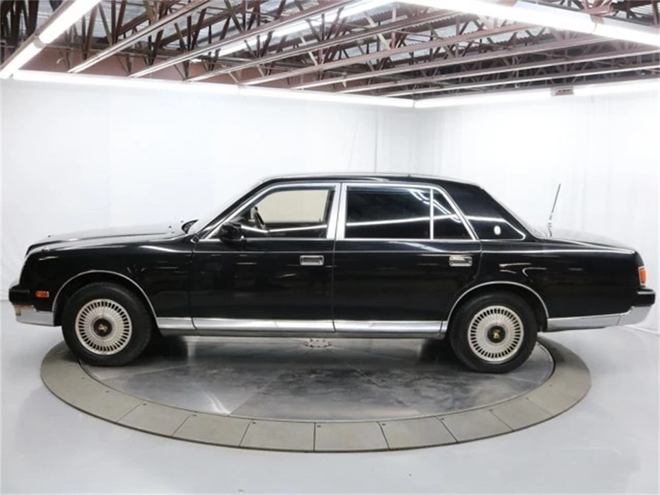 1997 Toyota Century 1st Gen - Image 4 of 31
