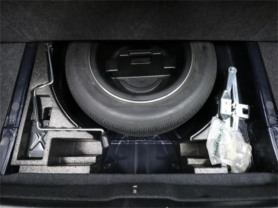 1997 Toyota Century 1st Gen - Image 27 of 31