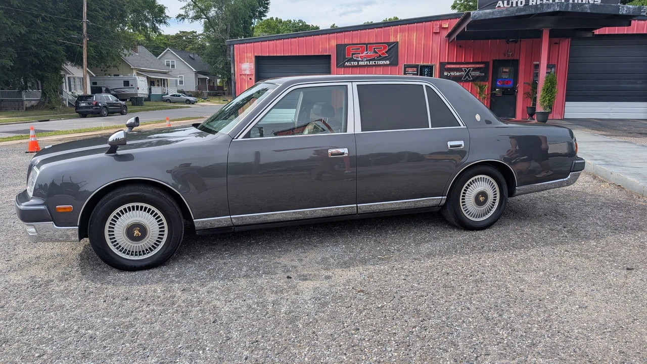 1997 Toyota Century - Image 2 of 31