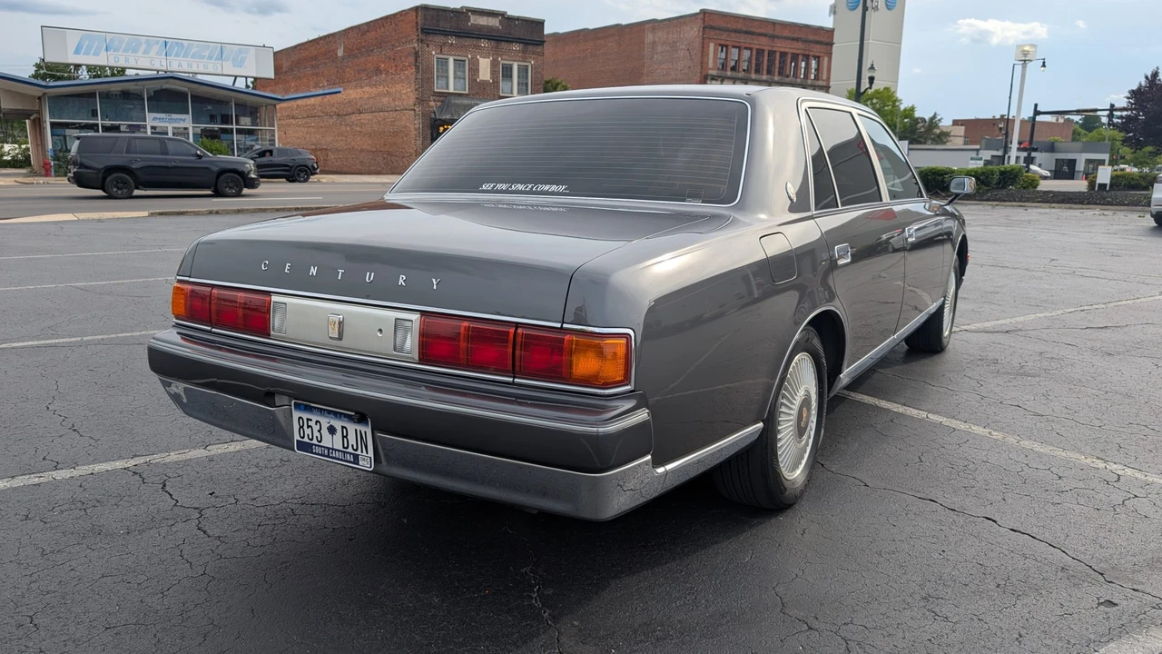 1997 Toyota Century - Image 11 of 31