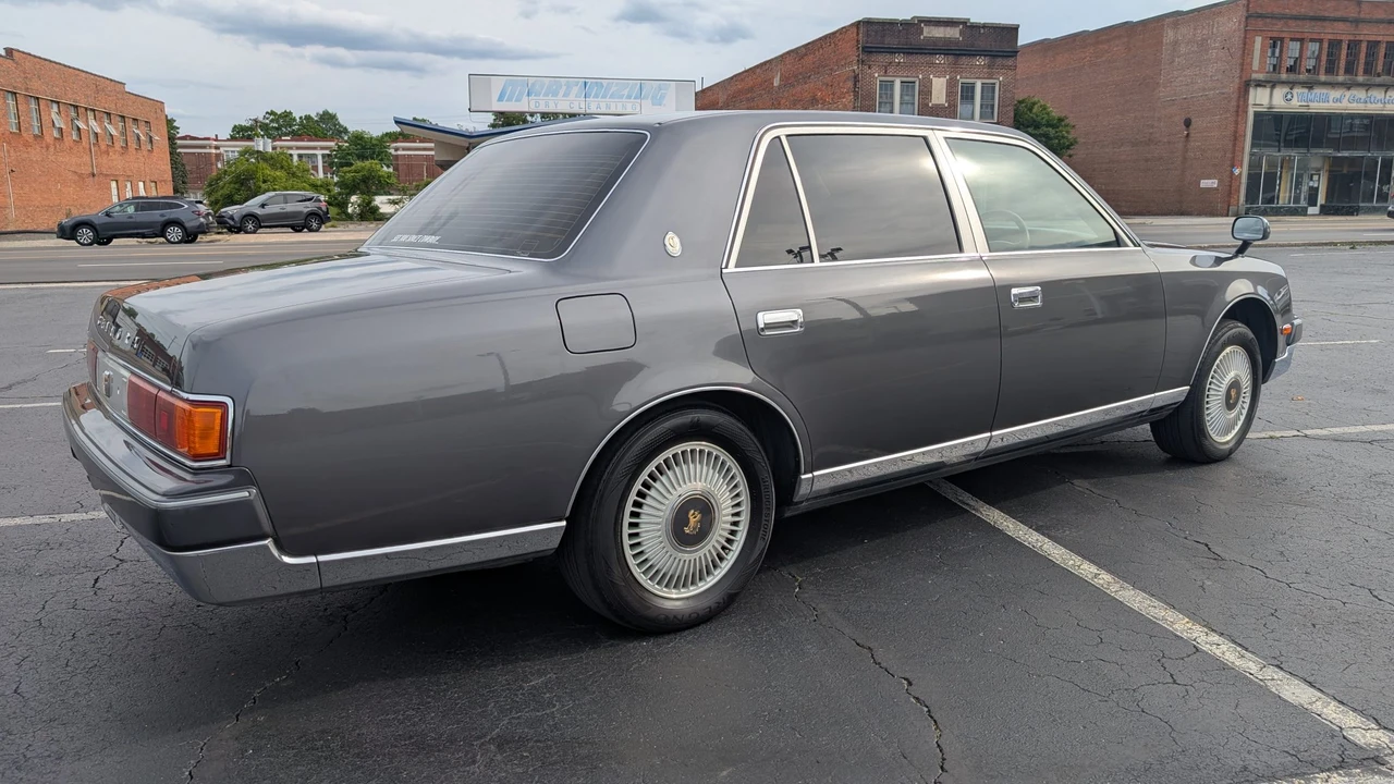 1997 Toyota Century - Image 9 of 31