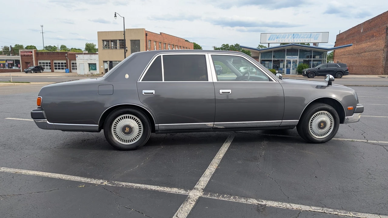 1997 Toyota Century - Image 8 of 31