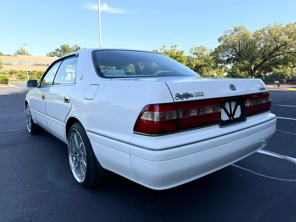 1997 Toyota Crown 10th Gen - Image 19 of 31
