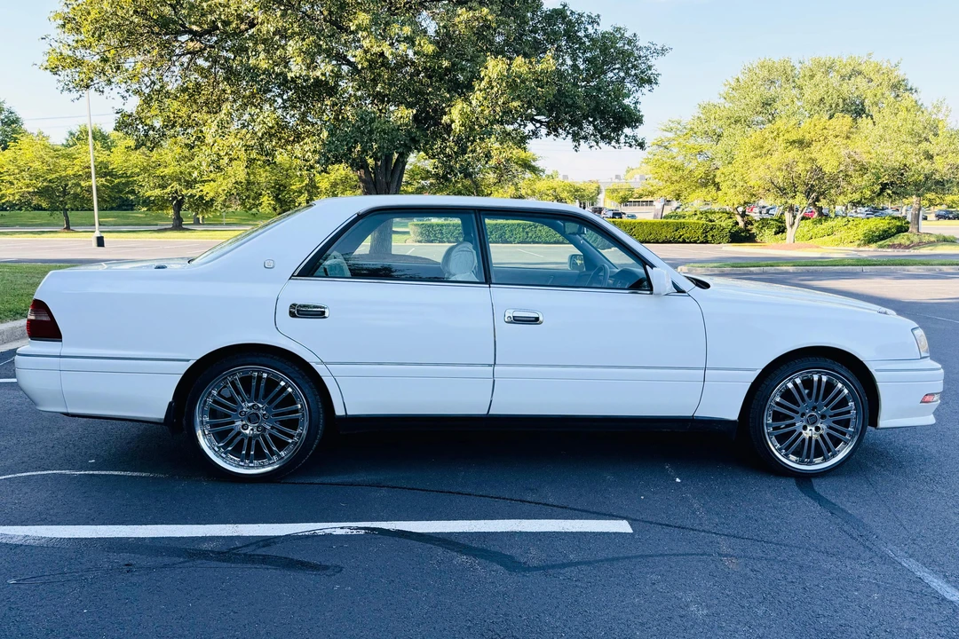 1997 Toyota Crown 10th Gen - Image 3 of 31