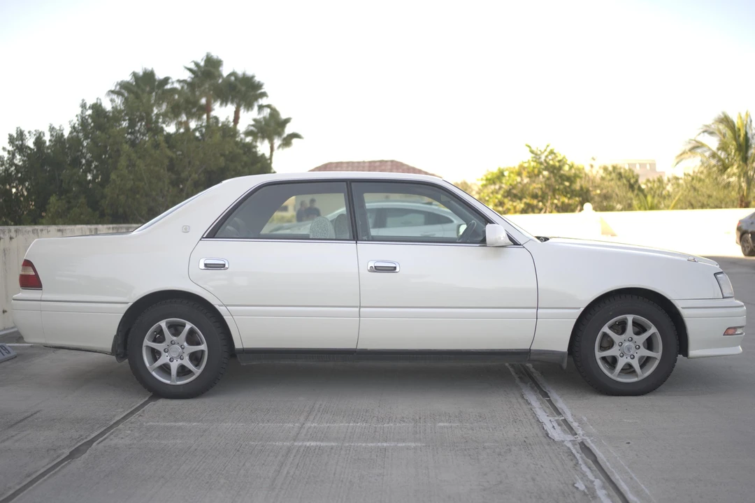 1997 Toyota Crown 10th Gen - Image 3 of 31