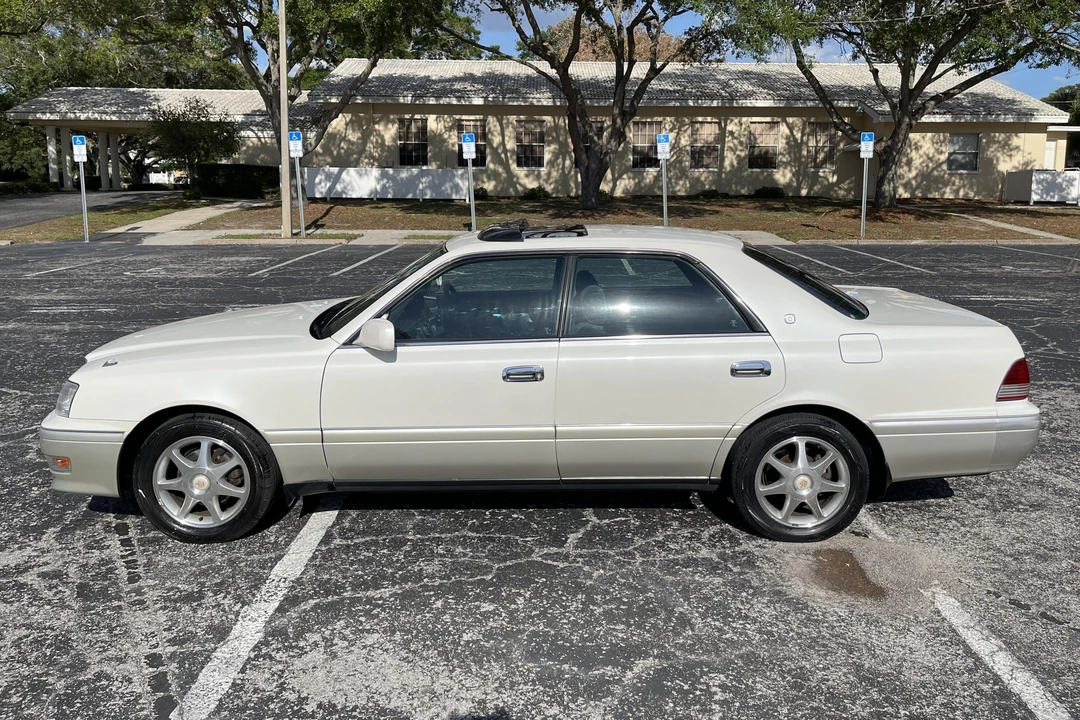 1997 Toyota Crown 10th Gen - Image 2 of 31