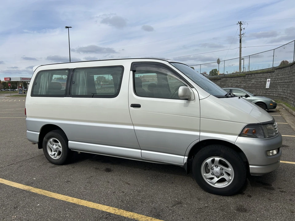 1997 Toyota HiAce 4th Gen - Image 8 of 31