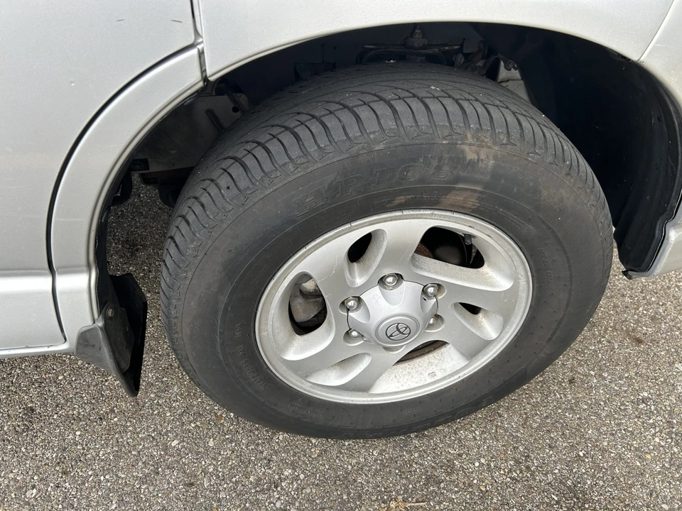 1997 Toyota HiAce 4th Gen - Image 27 of 31