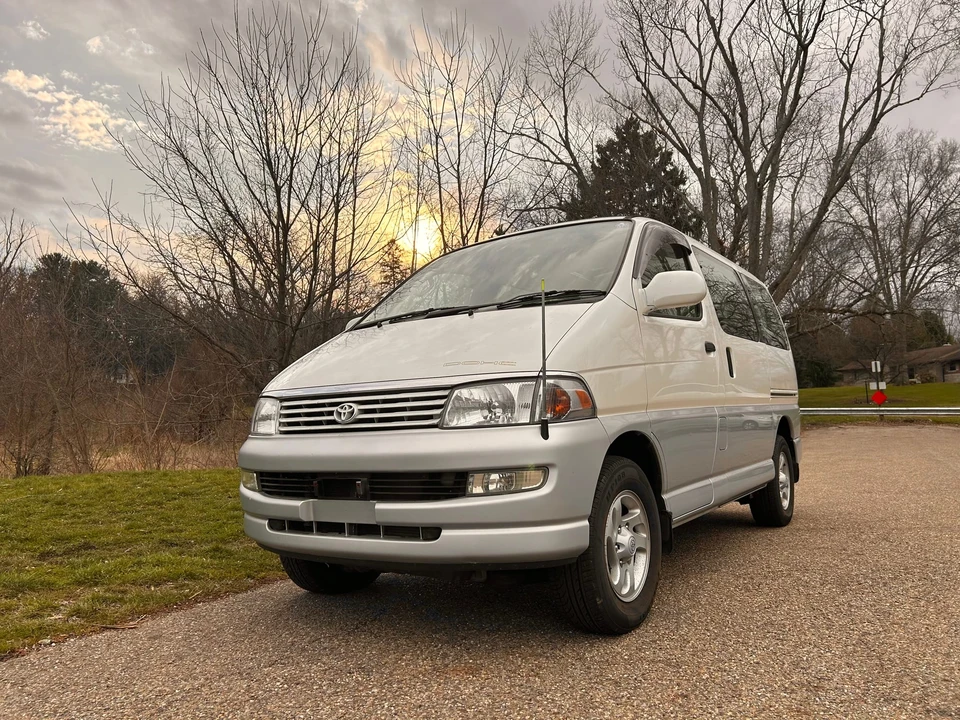 1997 Toyota HiAce 4th Gen - Image 2 of 31