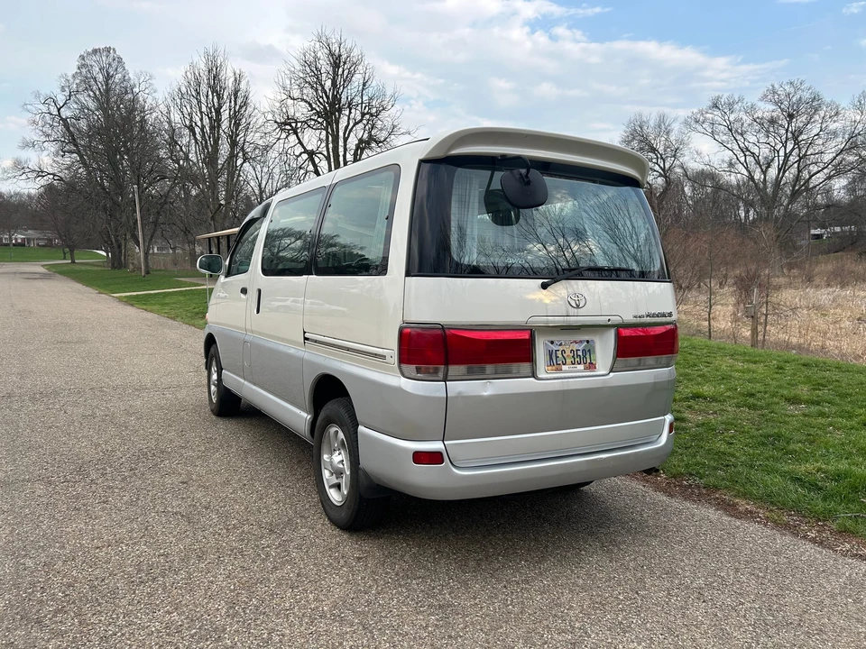 1997 Toyota HiAce 4th Gen - Image 12 of 31