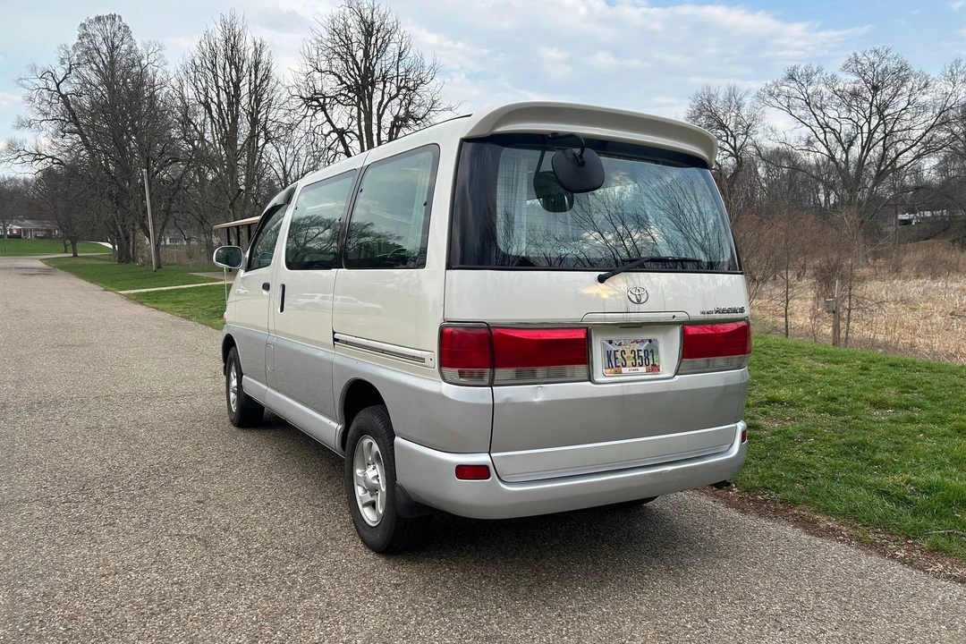1997 Toyota HiAce 4th Gen - Image 13 of 31