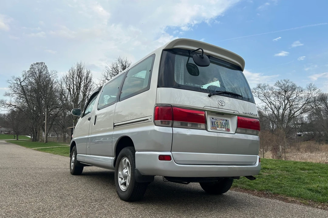 1997 Toyota HiAce 4th Gen - Image 11 of 31