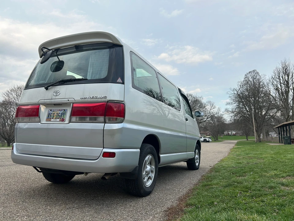 1997 Toyota HiAce 4th Gen - Image 10 of 31