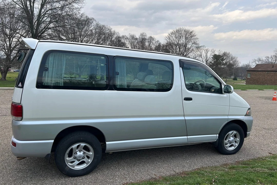 1997 Toyota HiAce 4th Gen - Image 9 of 31