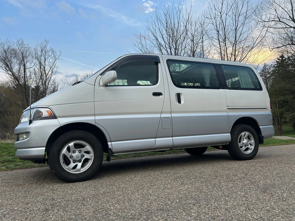 1997 Toyota HiAce 4th Gen - Image 15 of 31