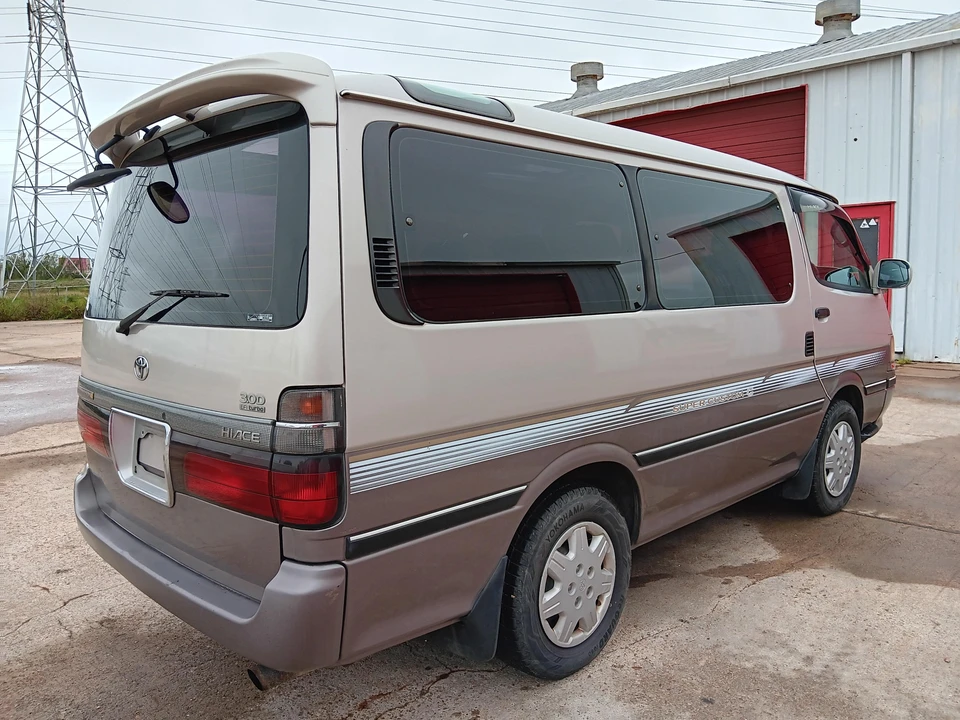 1997 Toyota HiAce 4th Gen - Image 14 of 31