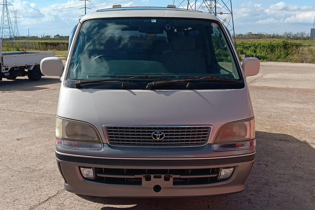 1997 Toyota HiAce 4th Gen - Image 2 of 31