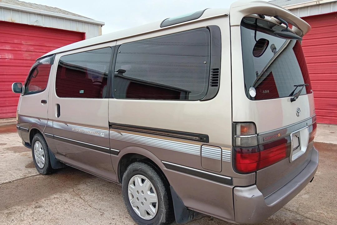 1997 Toyota HiAce 4th Gen - Image 4 of 31