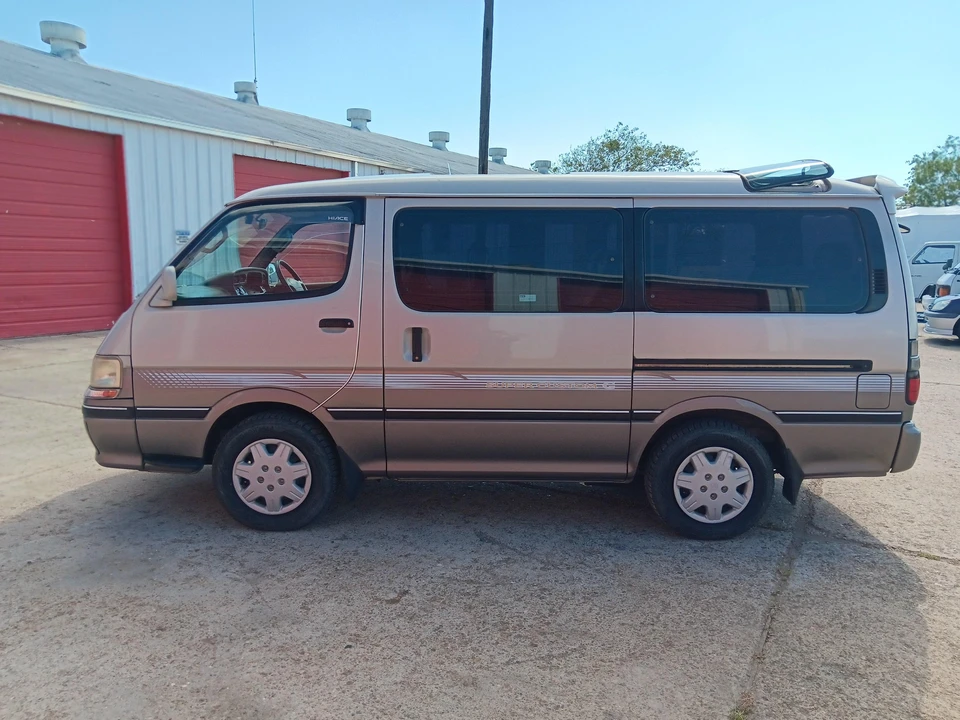 1997 Toyota HiAce 4th Gen - Image 9 of 31