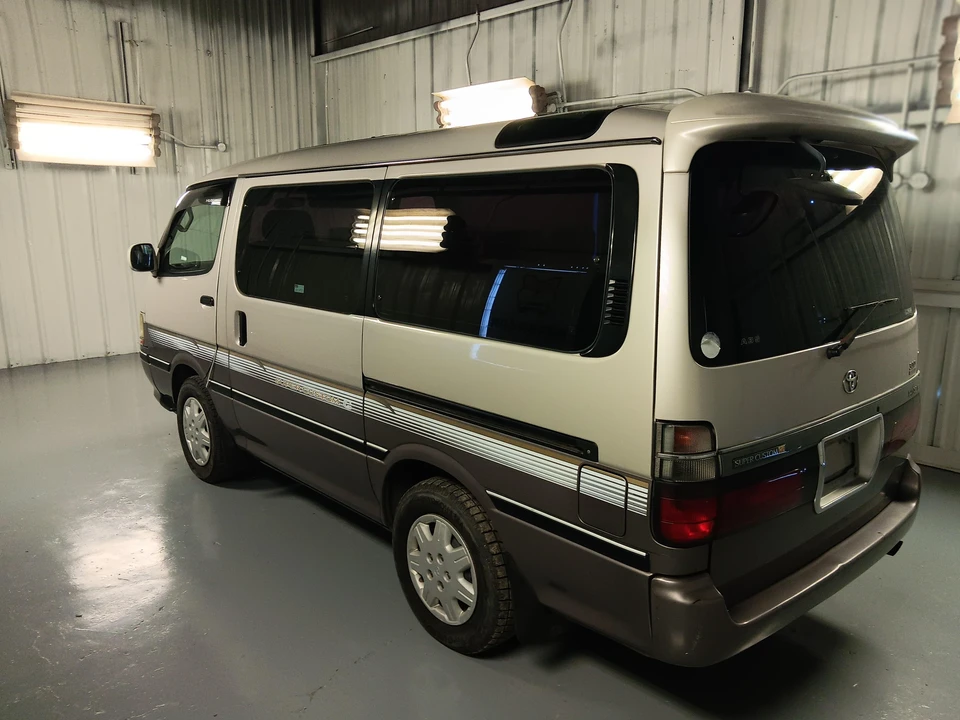 1997 Toyota HiAce 4th Gen - Image 10 of 31