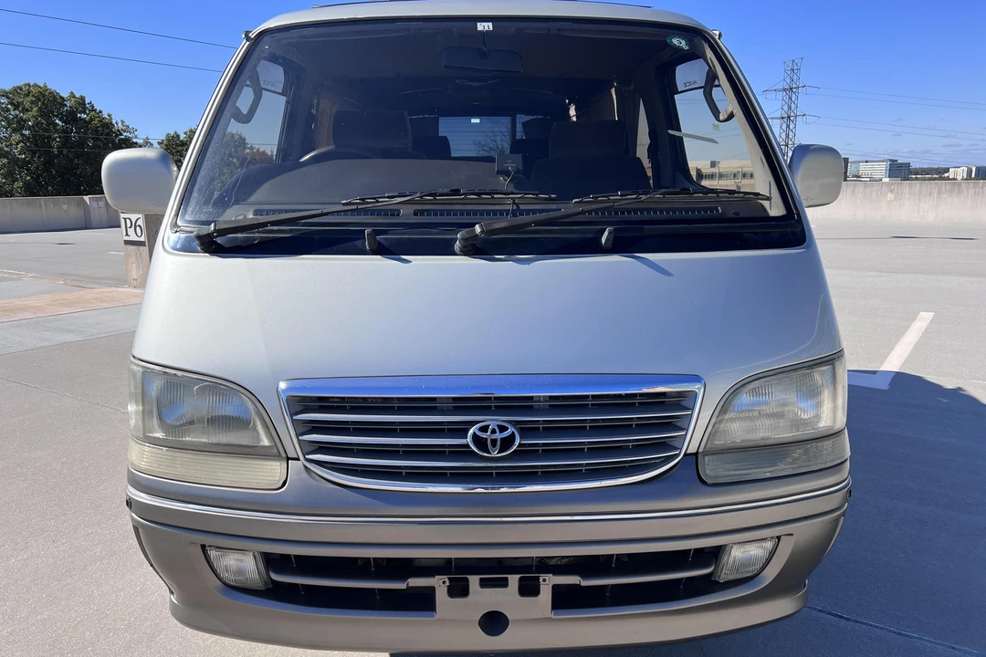 1997 Toyota HiAce 4th Gen - Image 2 of 8