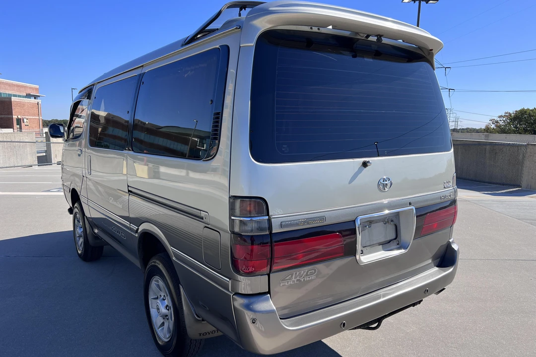 1997 Toyota HiAce 4th Gen - Image 4 of 8