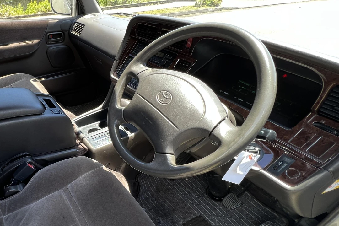 1997 Toyota HiAce 4th Gen - Image 26 of 31