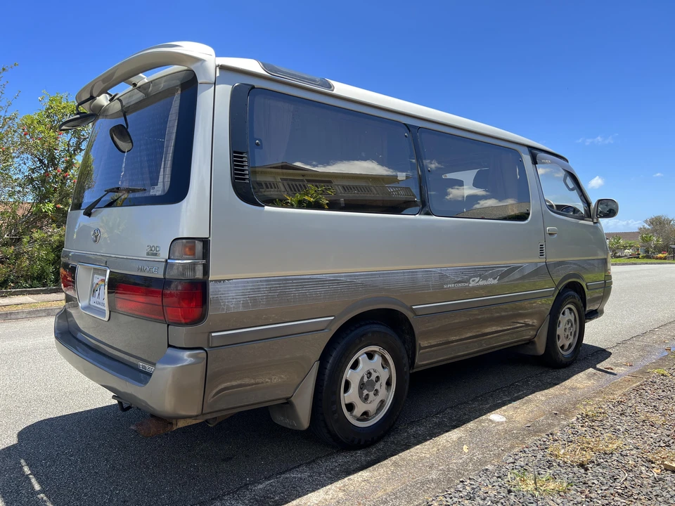 1997 Toyota HiAce 4th Gen - Image 9 of 31