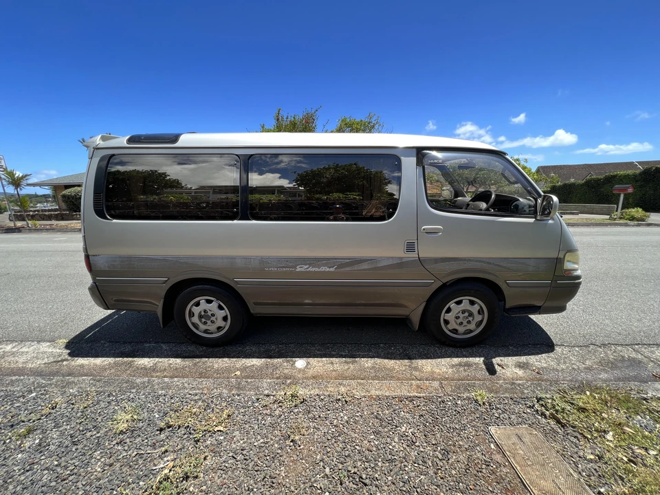 1997 Toyota HiAce 4th Gen - Image 11 of 31
