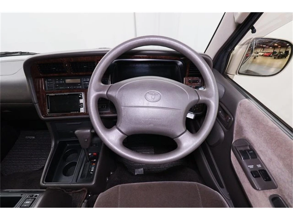 1997 Toyota HiAce 4th Gen - Image 10 of 31
