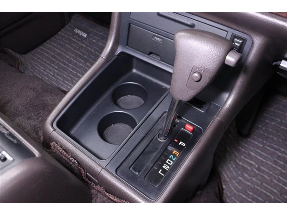 1997 Toyota HiAce 4th Gen - Image 14 of 31