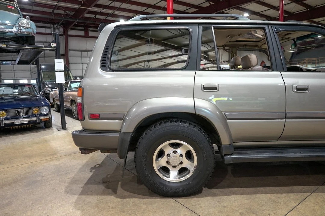 1997 Toyota J80 Land Cruiser - Image 9 of 31