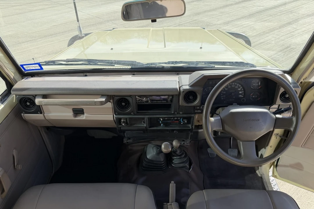 1997 Toyota J70 Land Cruiser - Image 5 of 7