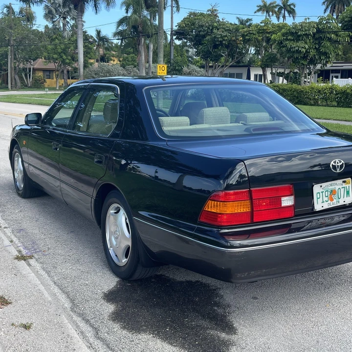 1997 Toyota Avalon 1st Gen - Image 9 of 31