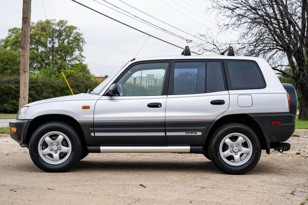 1997 Toyota RAV4 1st Gen - Image 3 of 8