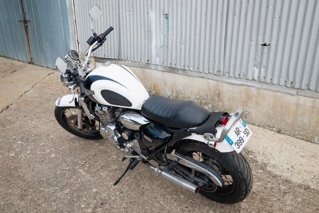 1997 Triumph - Image 10 of 30