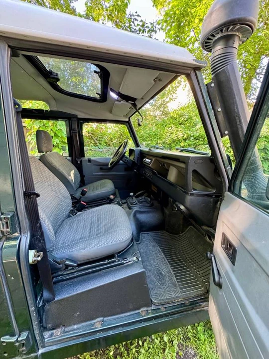1997 Land Rover Defender 110 - Image 11 of 14