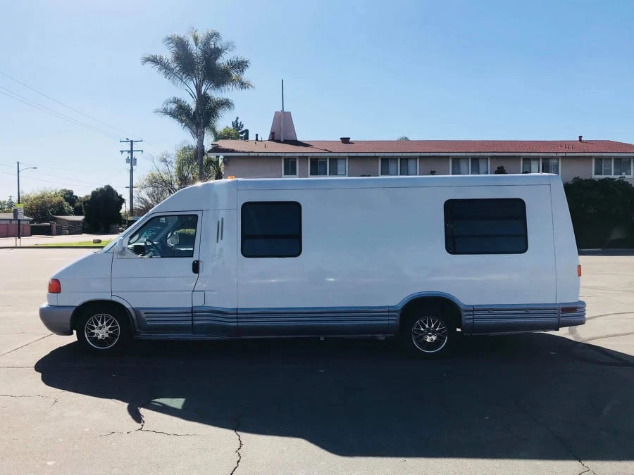 1997 Volkswagen EuroVan - Image 2 of 12