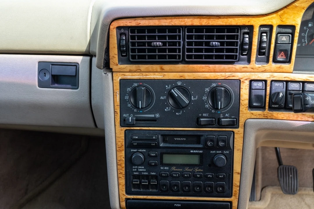 1997 Volvo 850 - Image 25 of 30