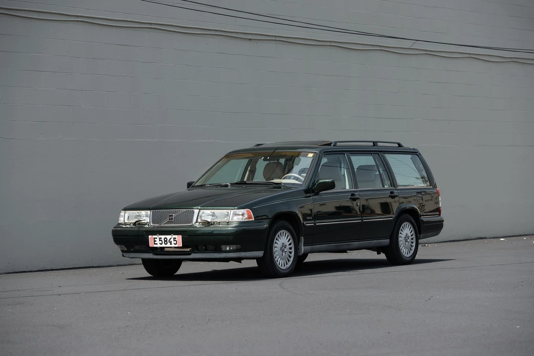 1997 Volvo V90 - Image 2 of 31
