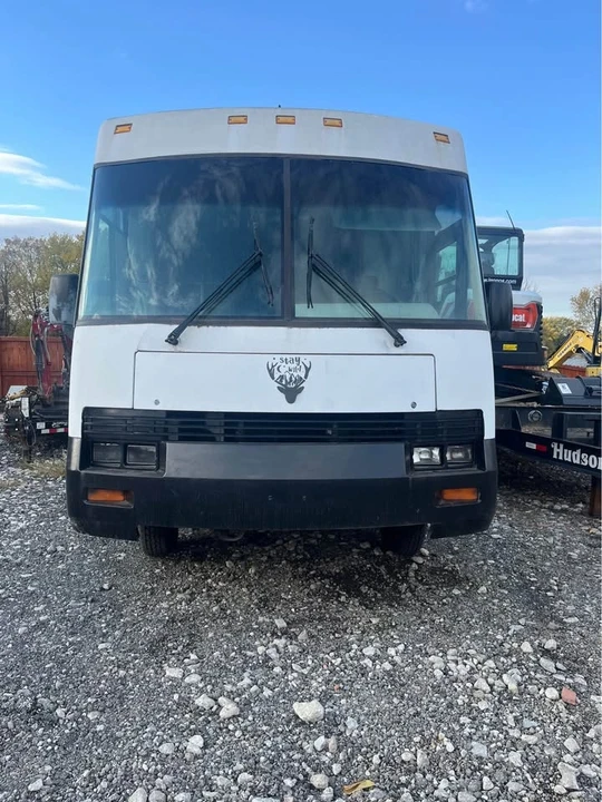 1997 Winnebago - Image 2 of 10