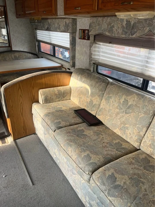 1997 Winnebago - Image 6 of 10