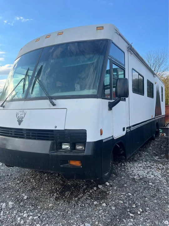 1997 Winnebago - Image 3 of 10