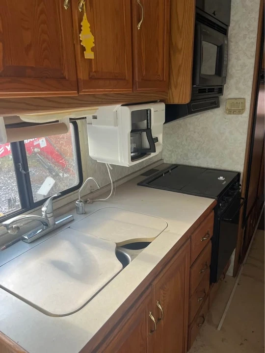 1997 Winnebago - Image 8 of 10
