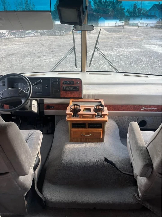 1997 Winnebago - Image 5 of 10