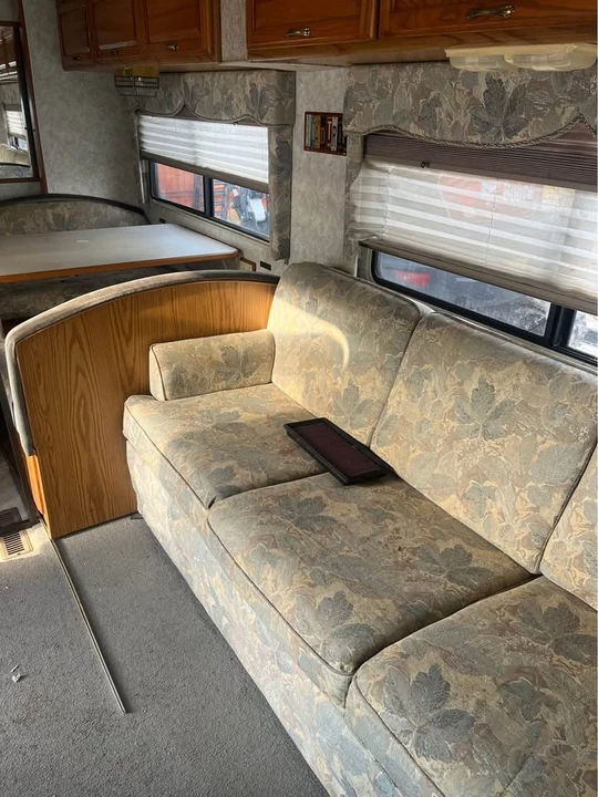 1997 Winnebago - Image 6 of 10