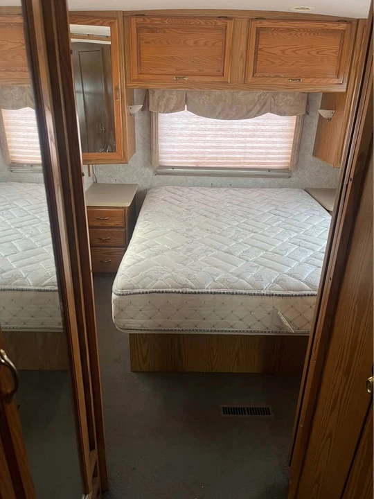 1997 Winnebago - Image 9 of 10