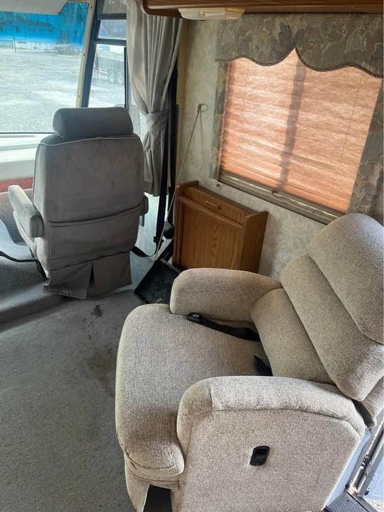 1997 Winnebago - Image 7 of 10