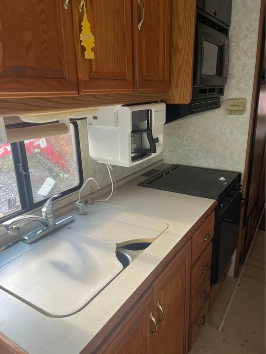 1997 Winnebago - Image 8 of 10